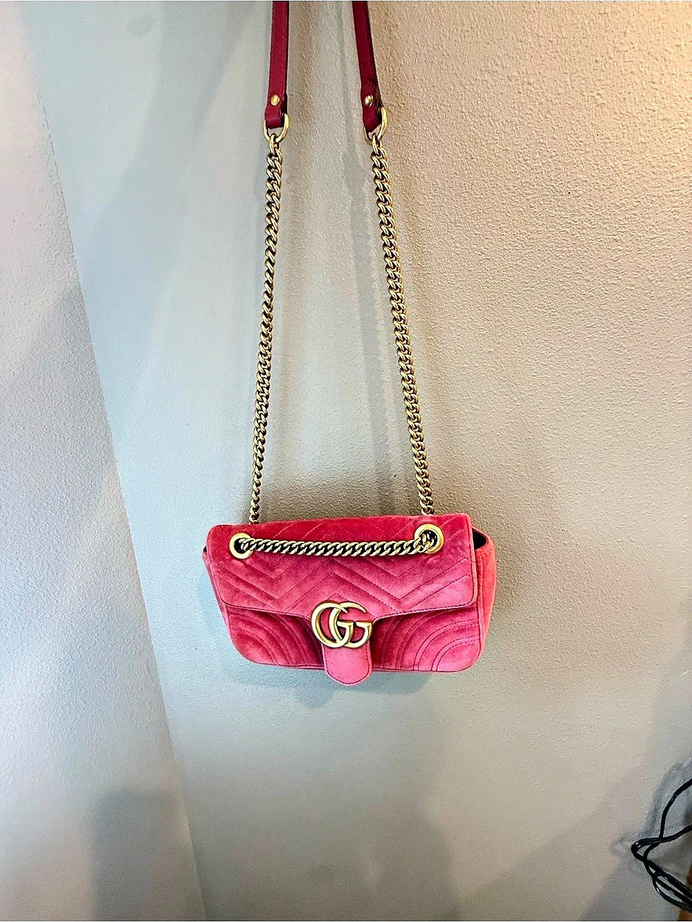 Gucci GG Marmont Matelasse Velvet Small Shoulder Bag in Pink